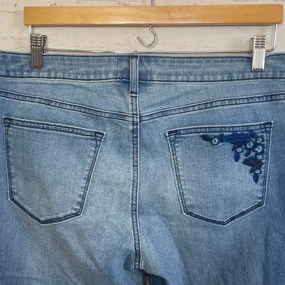 Sonoma Embroidered Mid Rise Capri/Cropped Jeans, size 12, NWT - Picture 7 of 16